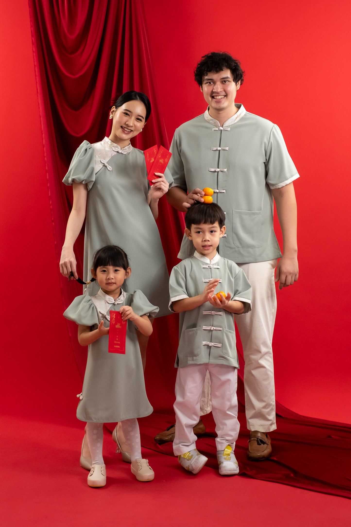 家乐 JIĀ LÈ QIPAO