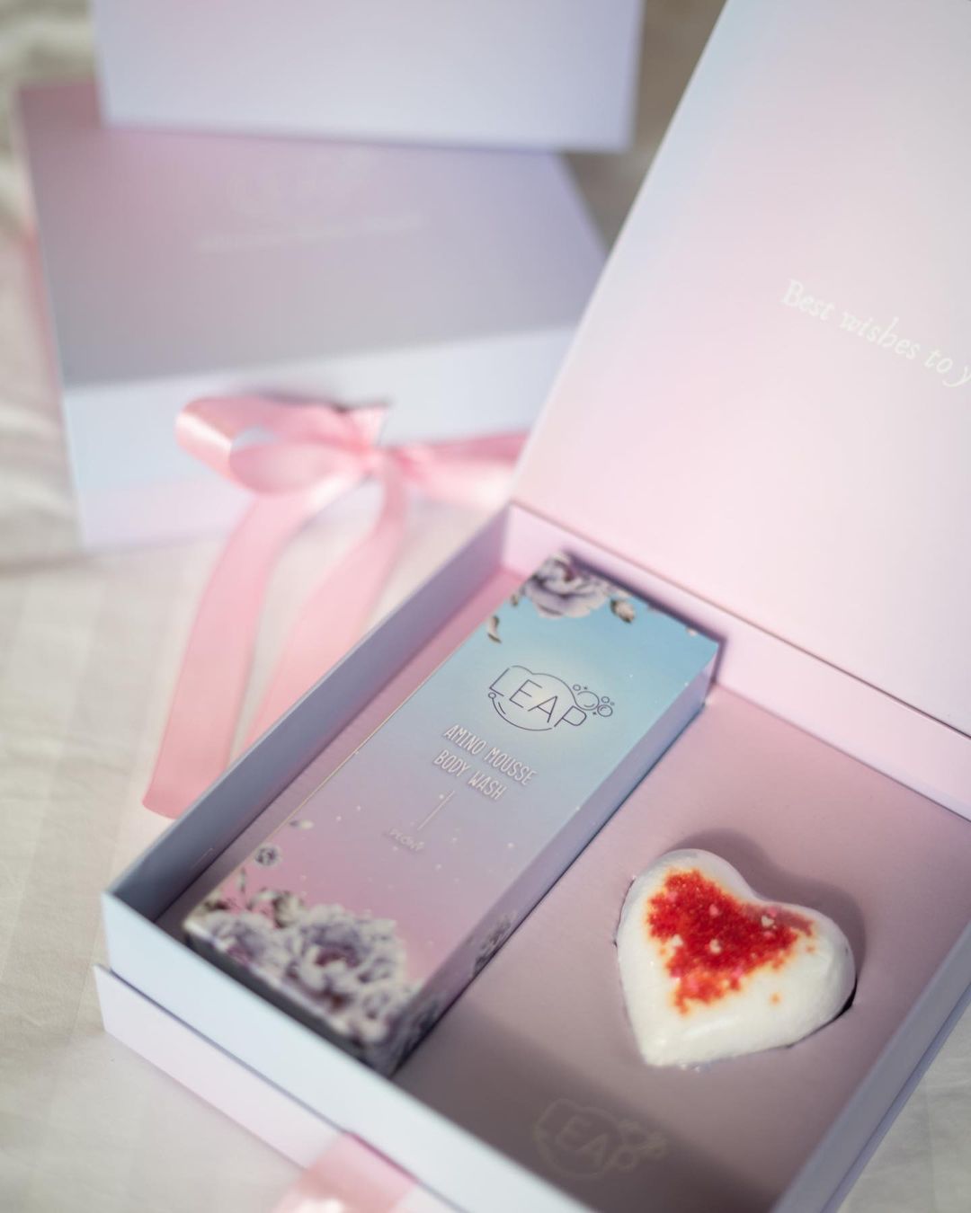 LEAP Gift Box ( 1 Body Wash & 1 Bath Bomb )