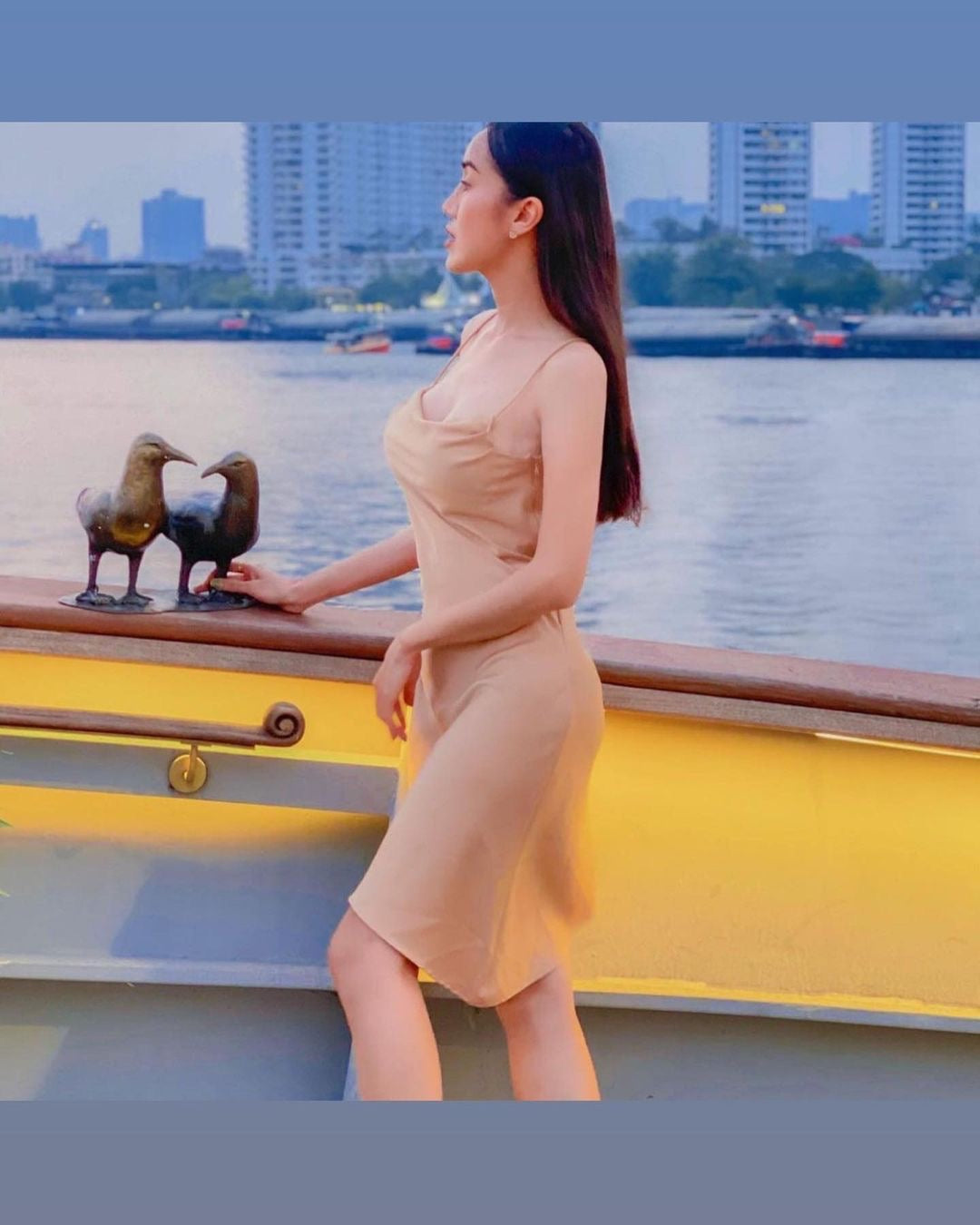 Jana 侧边 A 字连衣裙