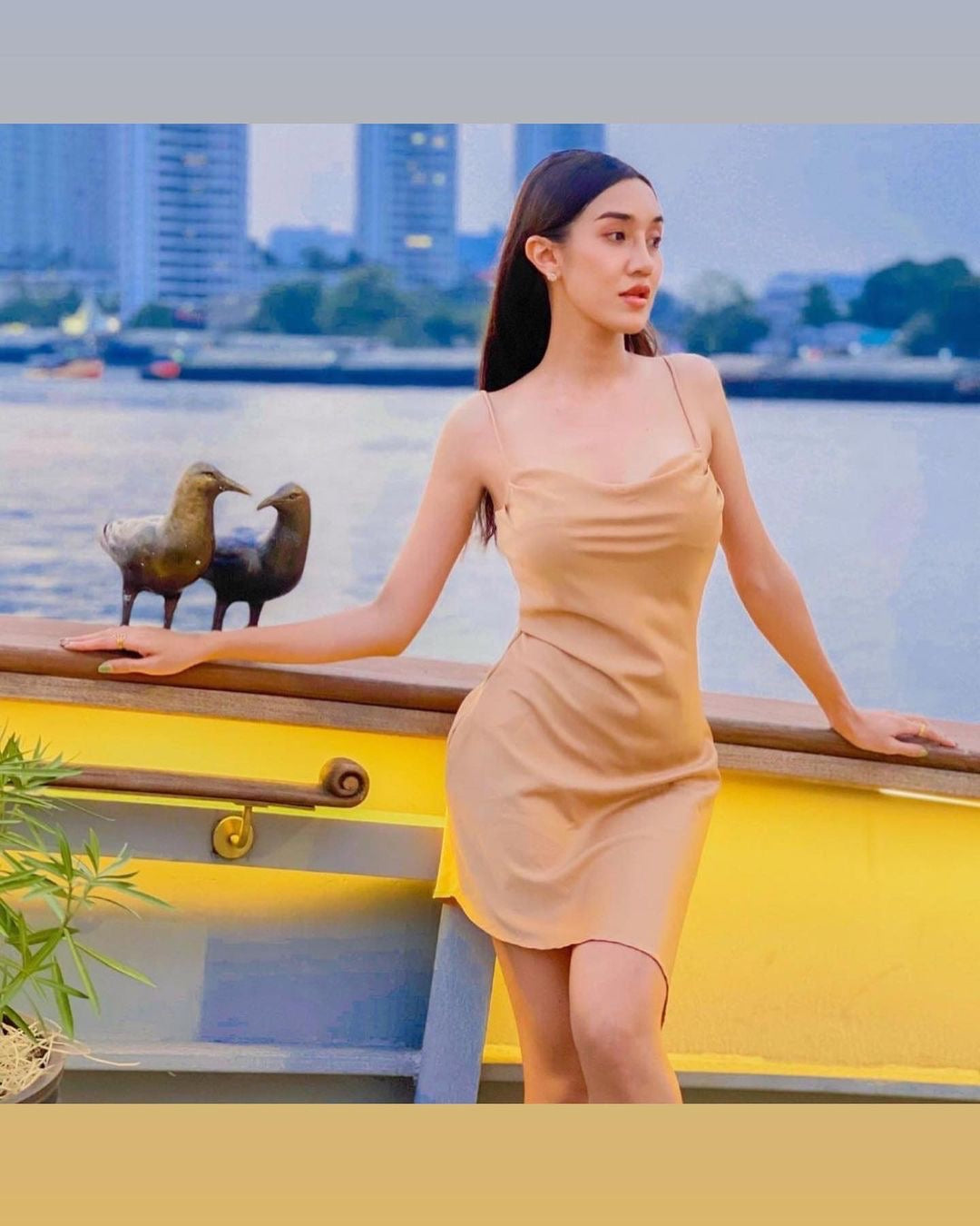 Jana 侧边 A 字连衣裙