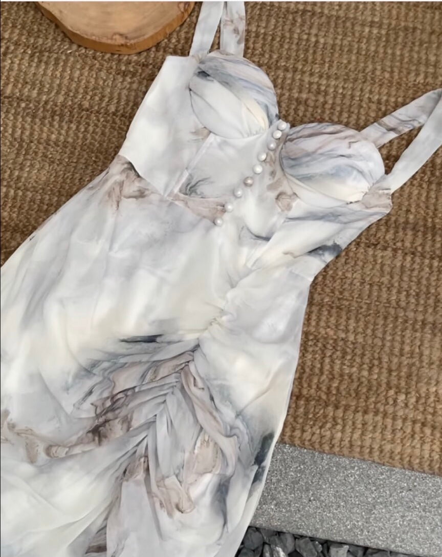 Niobe 秘密仙境灰色花卉印花连衣裙