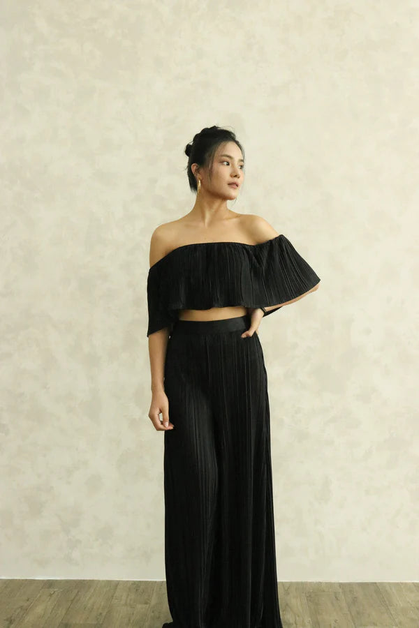 Cleolia 2 Ways Pleated Top in Black