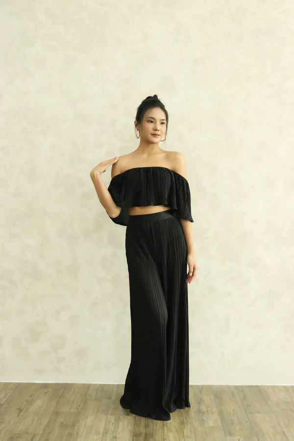 Cleolia 2 Ways Pleated Top in Black