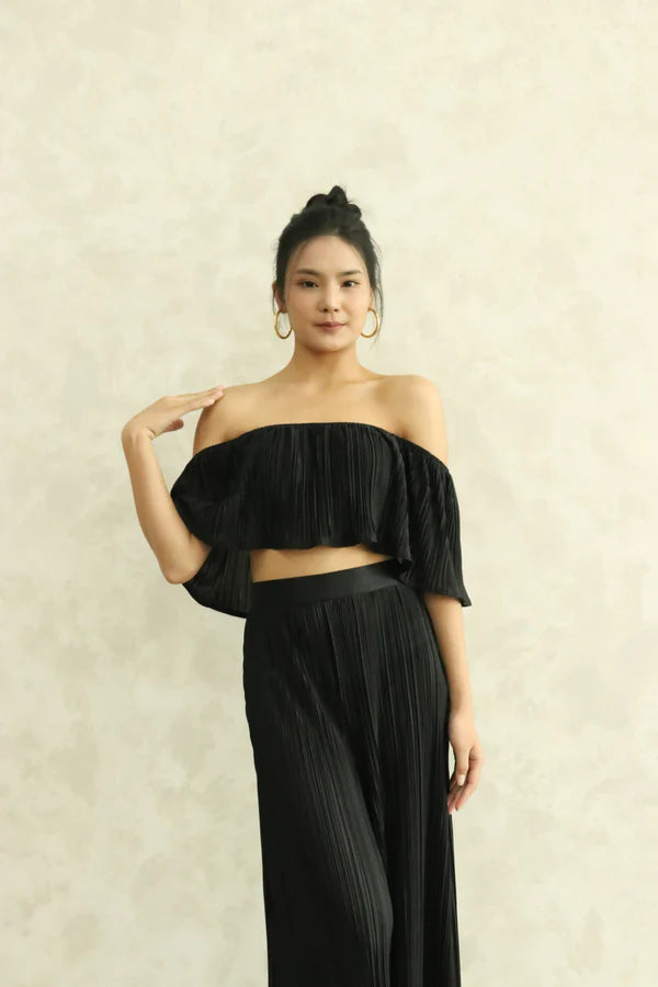 Cleolia 2 Ways Pleated Top in Black