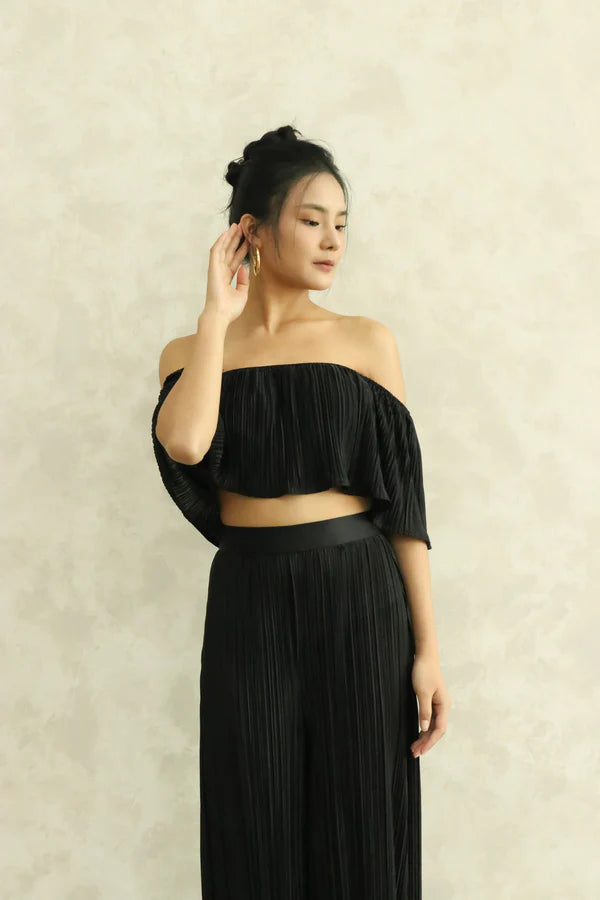 Cleolia 2 Ways Pleated Top in Black