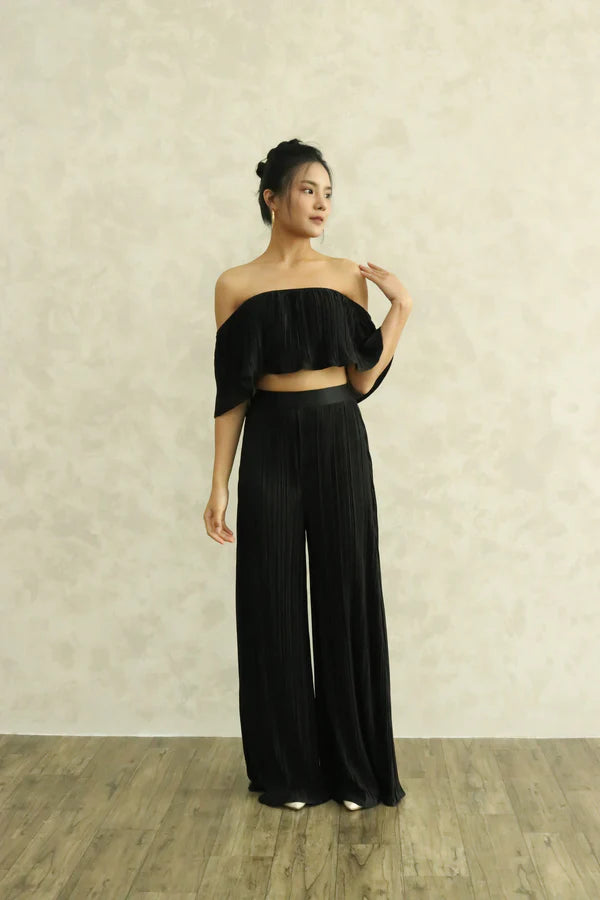 Cleolia 2 Ways Pleated Top in Black