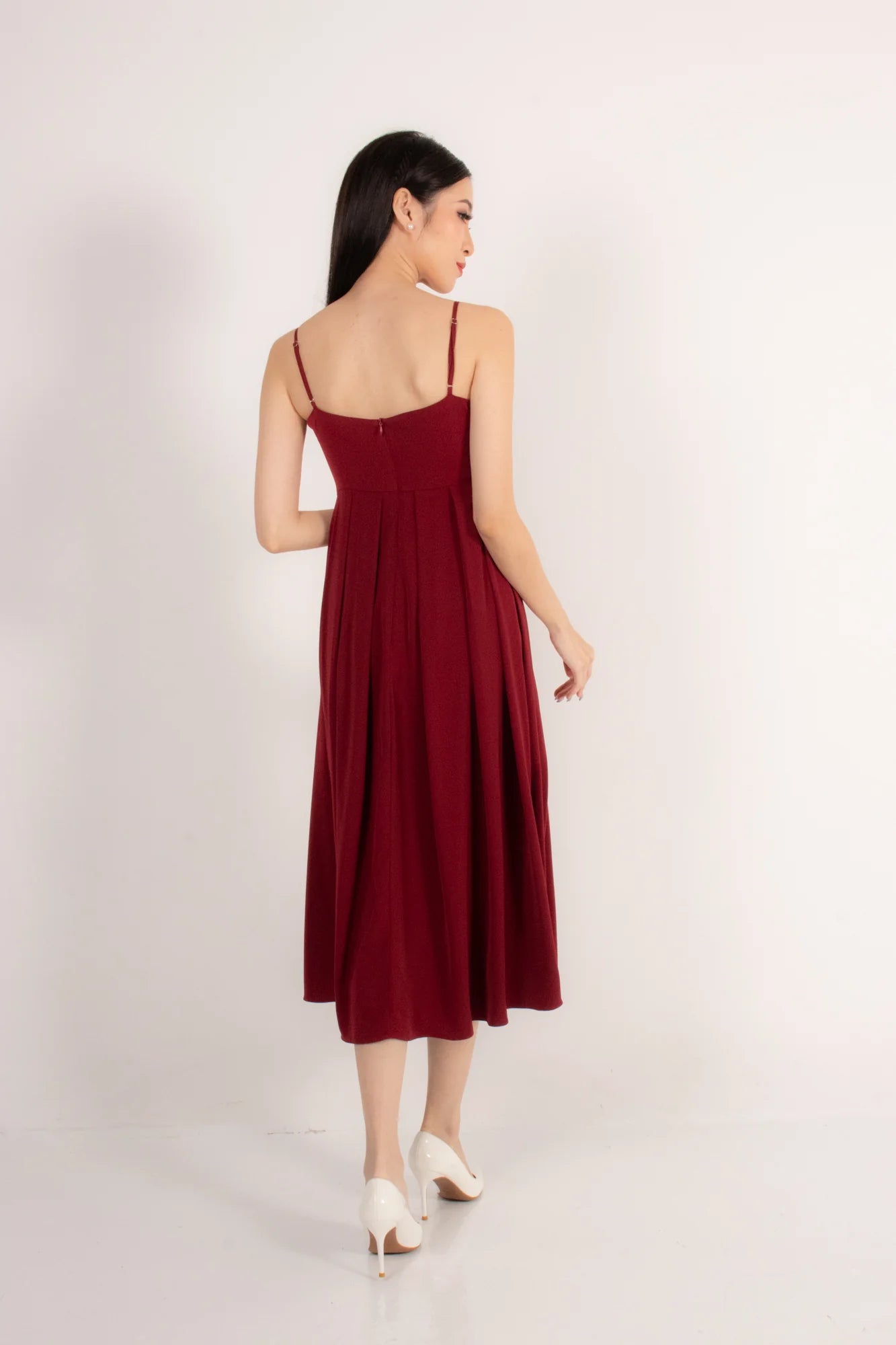 Euylia Pleated Midi Dress in Burgundy