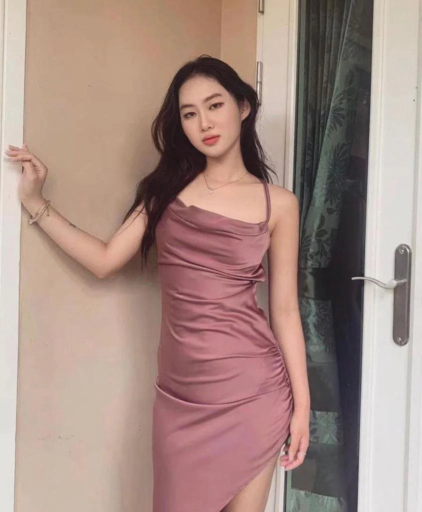 Leda JM 缎面连衣裙短裤无鞍