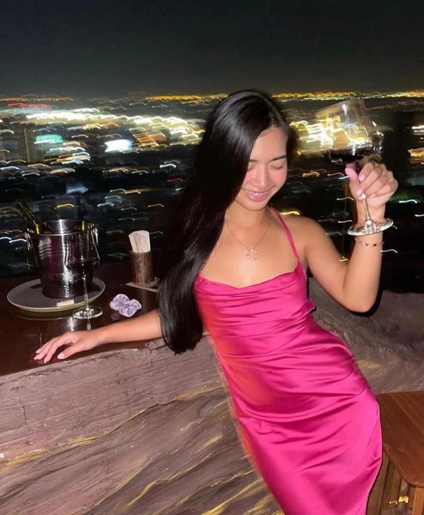 Leda JM 缎面连衣裙短裤无鞍