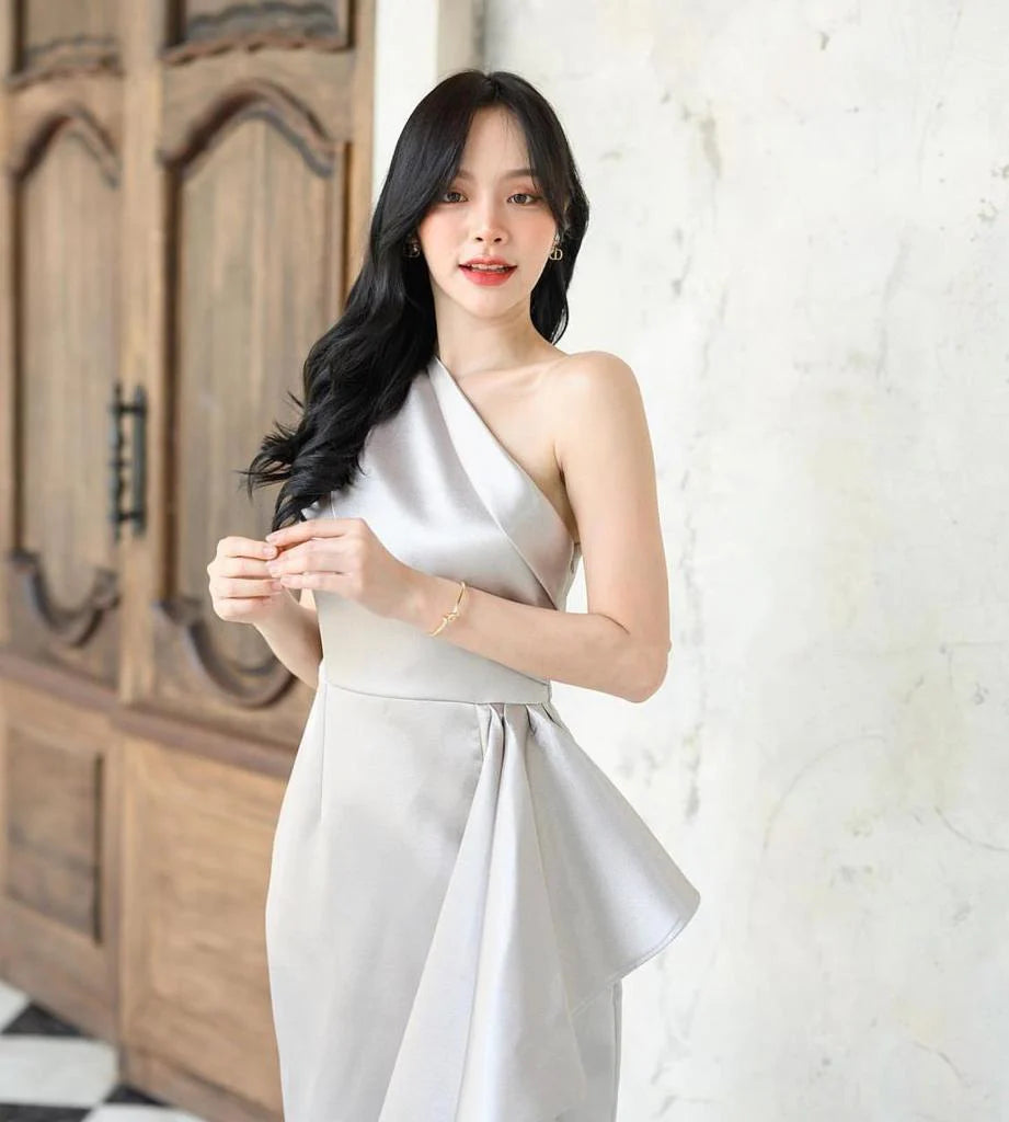 Melia 淡灰色缎面连衣裙