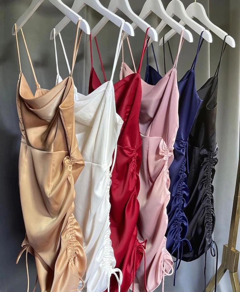 Leda JM 缎面连衣裙短裤无鞍