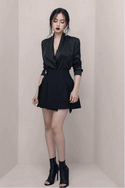 LEILA 上衣和裙子套装