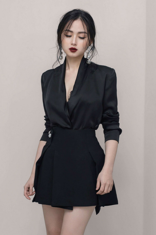 LEILA 上衣和裙子套装