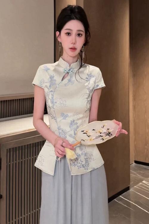 Majestic Crane Top Qipao