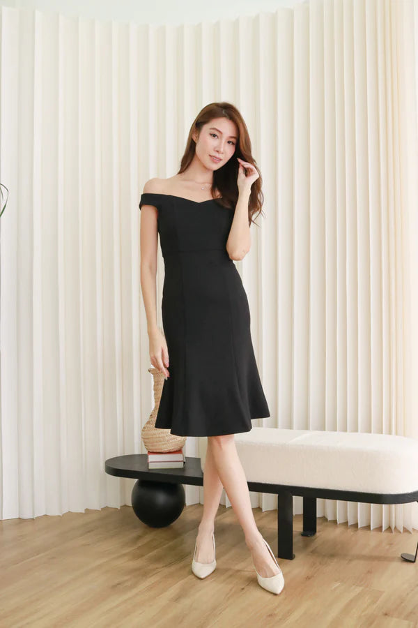 Mikaylia Off-Shoulder Dress in Black