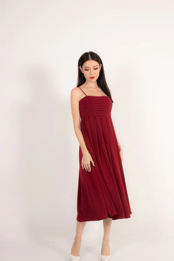 Euylia Pleated Midi Dress in Burgundy